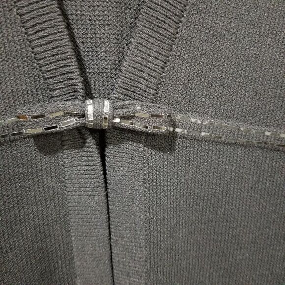 ST. JOHN Santana Knit Sweater Size 14 Black V-Neck Center Bow Clasp Long Sleeve - Picture 7 of 12